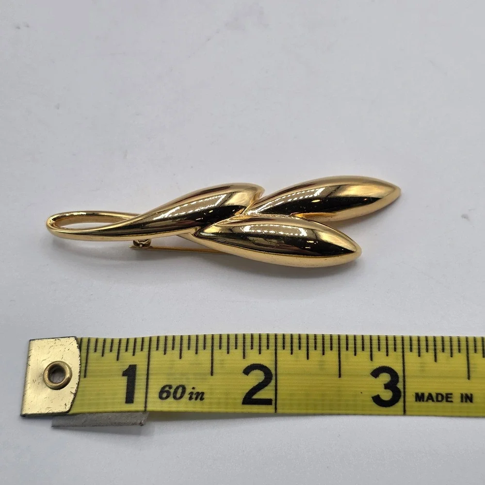 Trifari Vintage Gold Tone Triple Leaf Pod Brooch Modernist Botanical Pin 3.25in